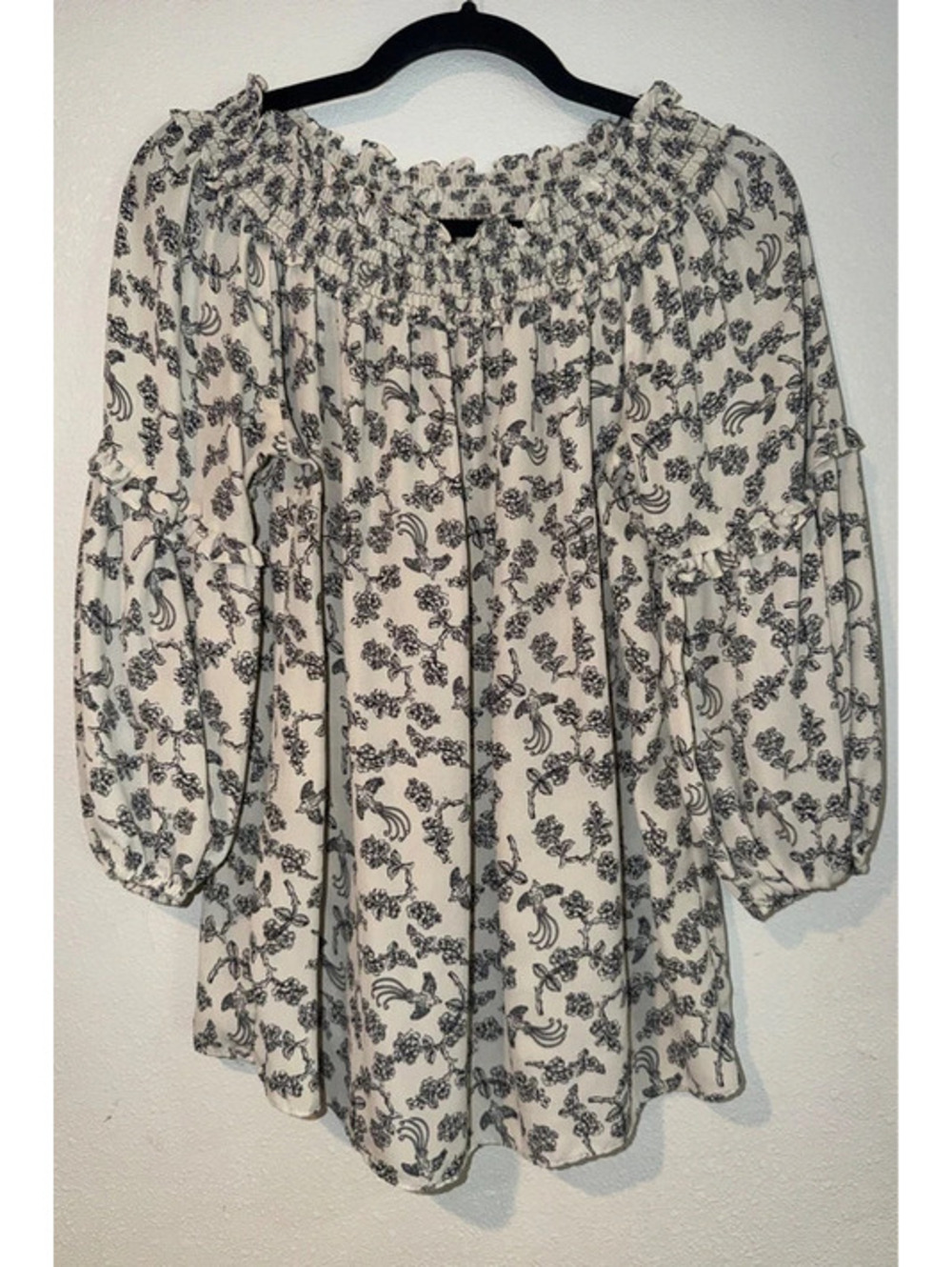 Max Studio Women’s Ivory Black Floral Ruffle Blouse Size Medium